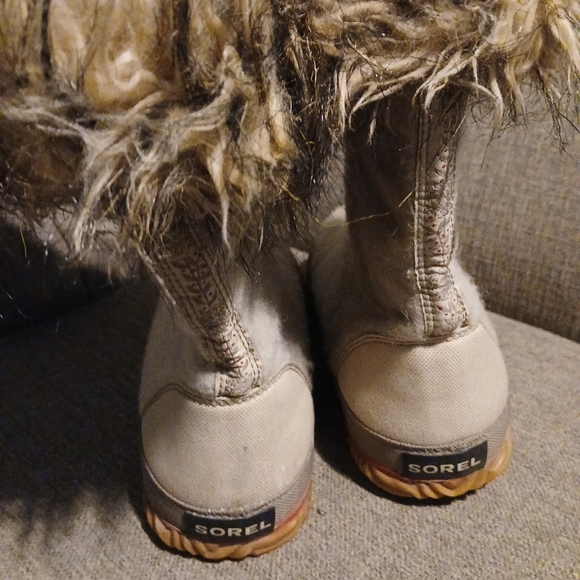 Sorel Womens Faux Fur, Tan Boots.  Size 10 - Picture 3 of 16